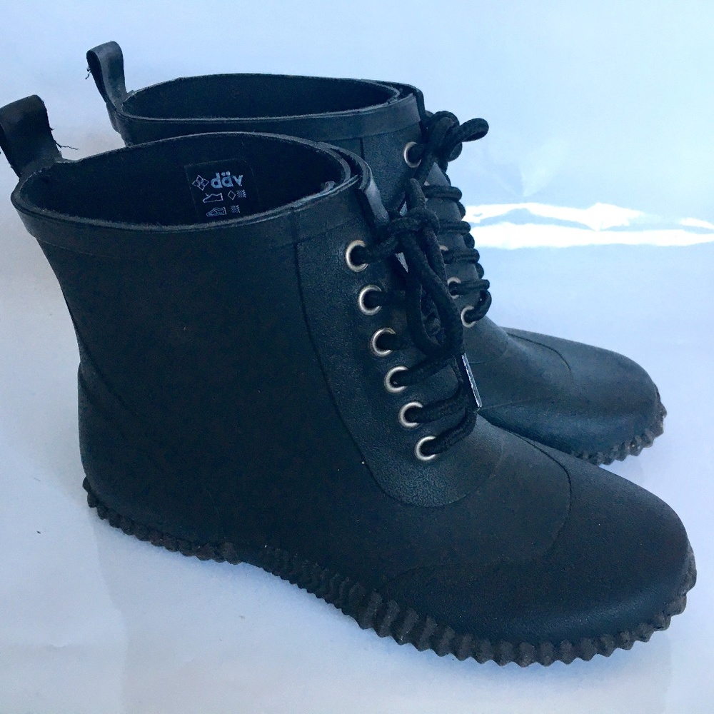 DAV Rain Boots Black Low Calf Rainwear Size 8 Lace Up Rubber